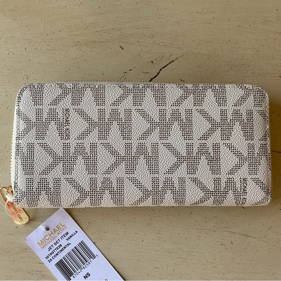 Michael Kors Wallet Jet Set Wallet - Picture 3 of 9